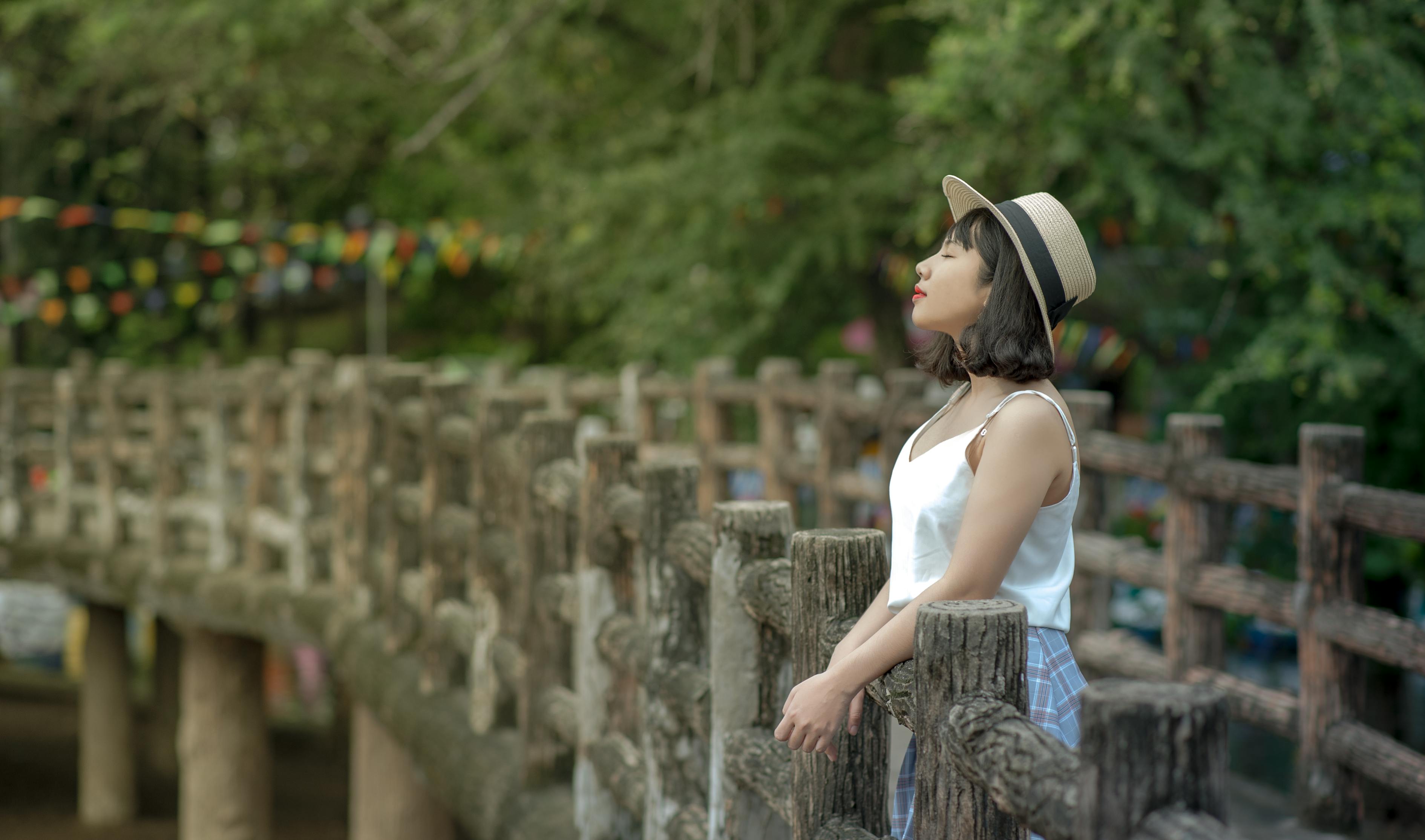 他为女儿绘制的30幅人体画作，艺术、情感与教育的交织之旅