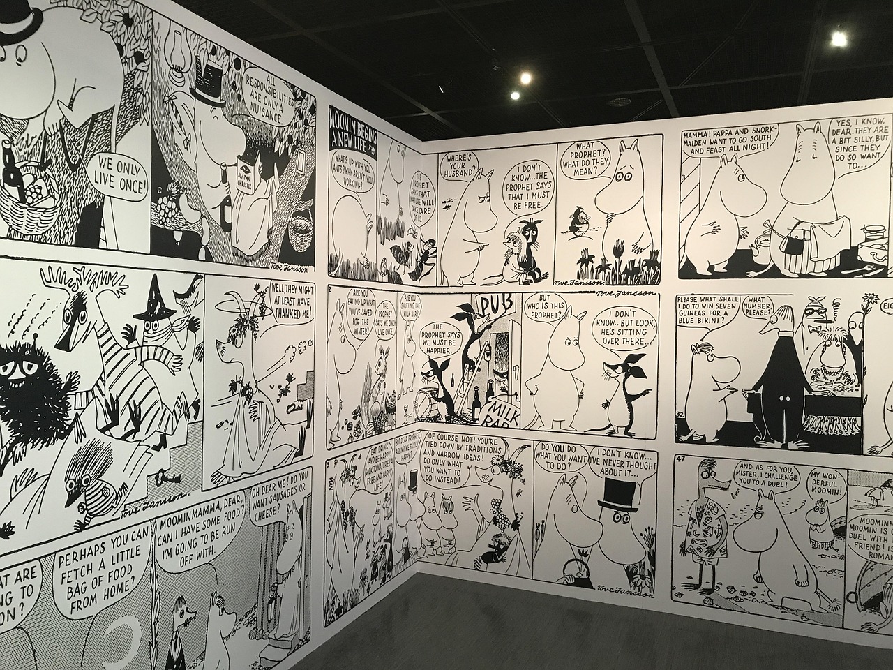 艺术展览海报，创意与美学的独特魅力展示