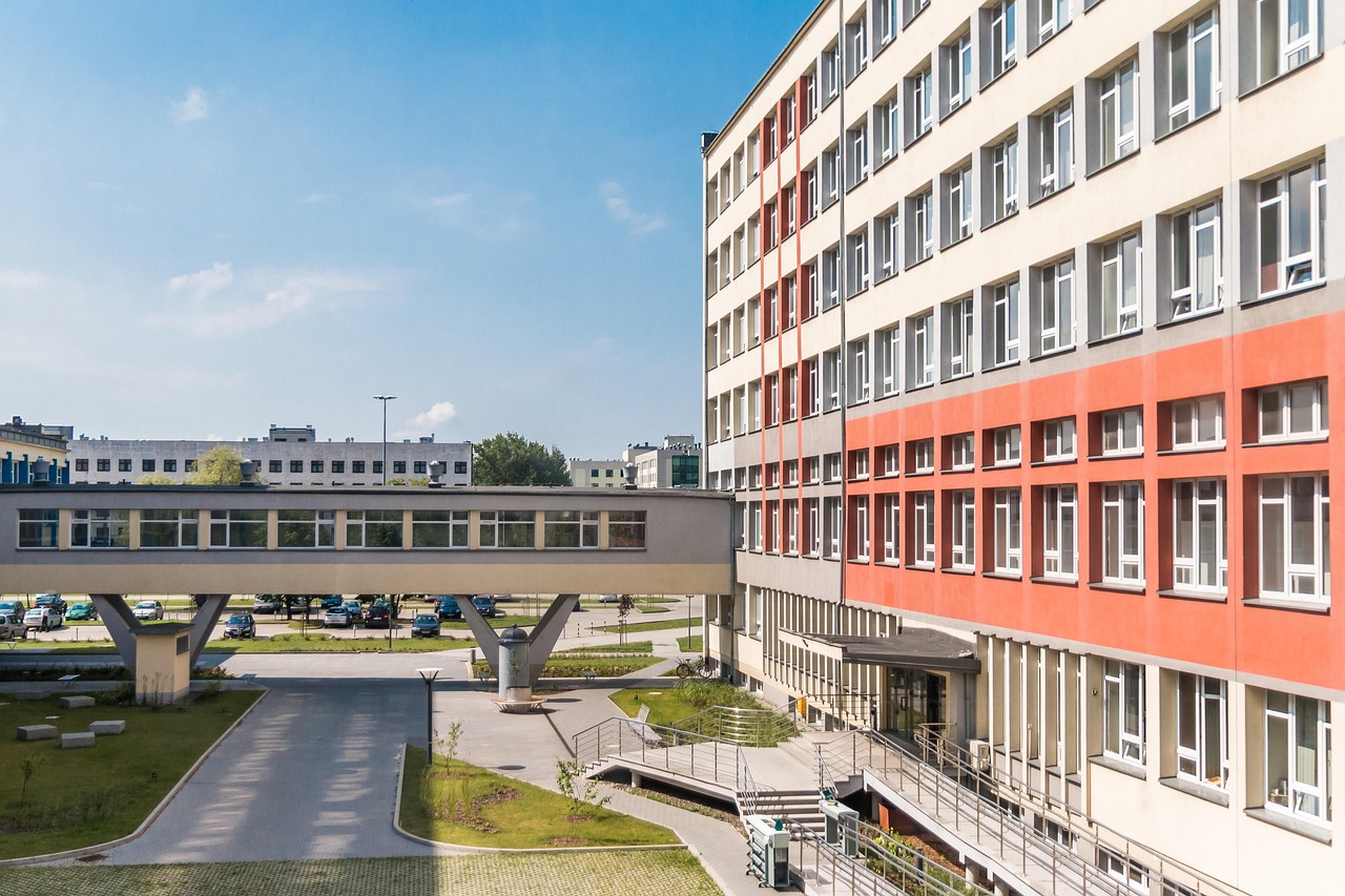 河南民办学校遭拆,河南民办学校遭拆事件，反思与探讨